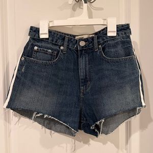 Garage Women’s Jean Shorts!🤍